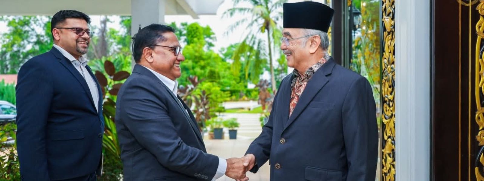 Foreign Minister Meets Governor of Malacca